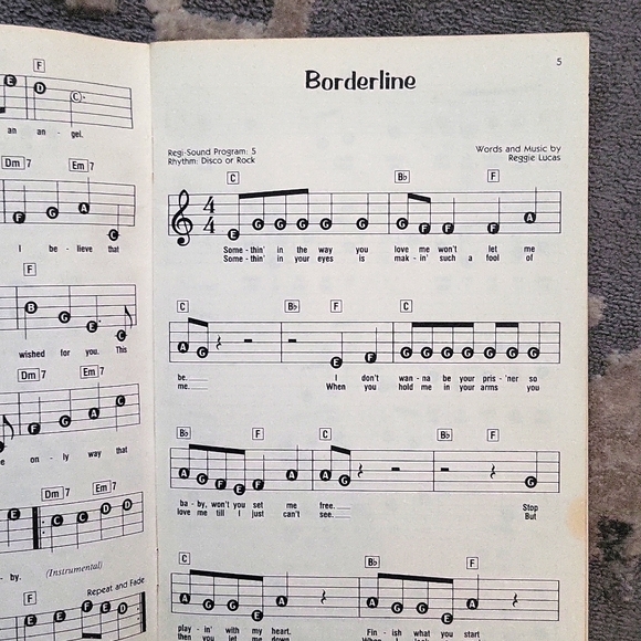 Vintage Best of Madonna electronic keyboard music book - Picture 4 of 6